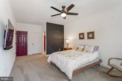 Bedroom - 1060 Lititz Bend Dr, Lititz, PA 17543 photo 6 of 8