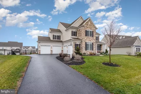 Exterior - 1060 Lititz Bend Dr, Lititz, PA 17543 photo 4 of 17