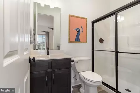 Bath - 1060 Lititz Bend Dr, Lititz, PA 17543 photo 2 of 7