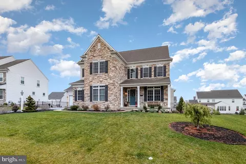 Exterior - 1060 Lititz Bend Dr, Lititz, PA 17543 photo 3 of 17