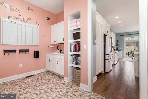 Entry Way - 1060 Lititz Bend Dr, Lititz, PA 17543 photo 3 of 6
