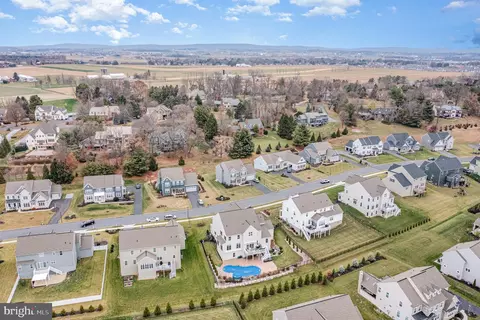 View/Area - 1060 Lititz Bend Dr, Lititz, PA 17543 photo 6 of 9
