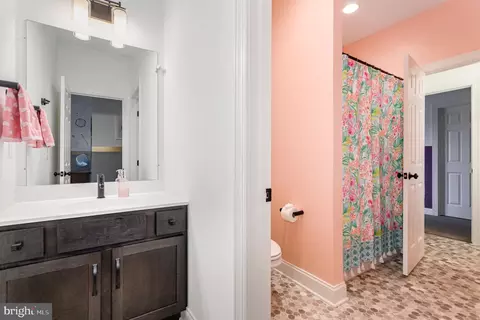 Bath - 1060 Lititz Bend Dr, Lititz, PA 17543 photo 3 of 7