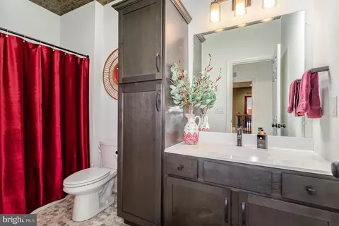 Bath - 1060 Lititz Bend Dr, Lititz, PA 17543 photo 4 of 7