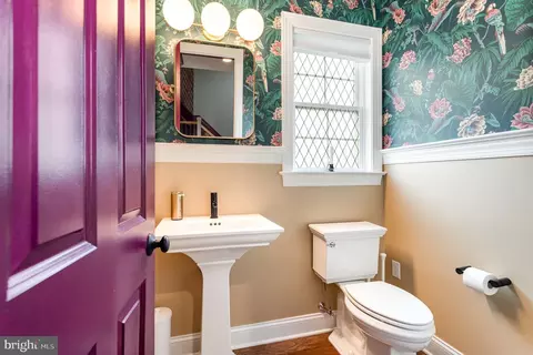 Bath - 1060 Lititz Bend Dr, Lititz, PA 17543 photo 1 of 7
