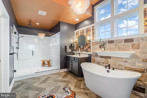 Bath - 1060 Lititz Bend Dr, Lititz, PA 17543 photo 5 of 7