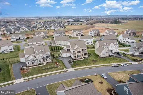 View/Area - 1060 Lititz Bend Dr, Lititz, PA 17543 photo 2 of 9