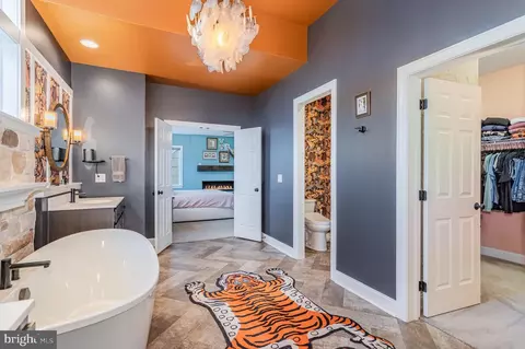 Bath - 1060 Lititz Bend Dr, Lititz, PA 17543 photo 6 of 7