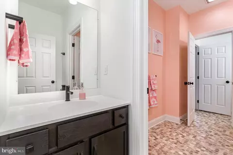 Entry Way - 1060 Lititz Bend Dr, Lititz, PA 17543 photo 5 of 6