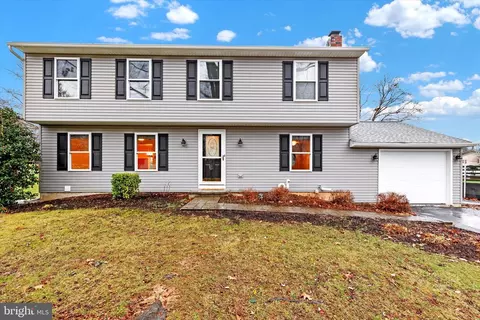 477 Longmeadow Rd, Lancaster, PA 17601