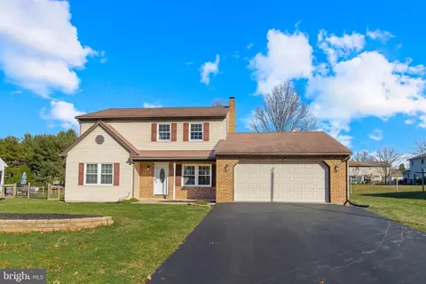 7 Fausnacht Dr, Denver, PA 17517