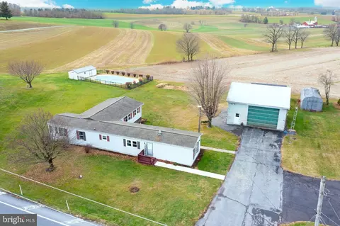 1398 N Colebrook Rd, Manheim, PA 17545