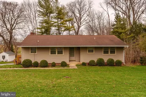 1233 Penn Grant Rd, Lancaster, PA 17602