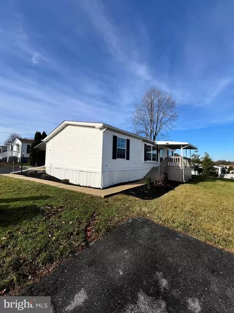 220 Longwood Ct W, Lancaster, PA 17603