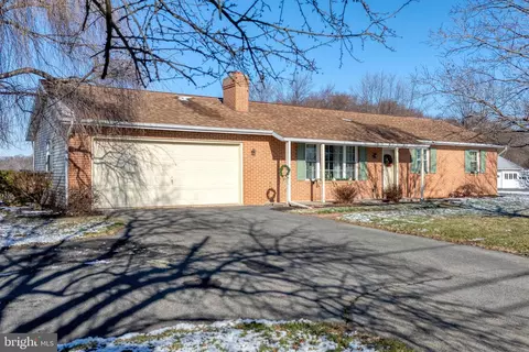 1438 Old Line Rd, Manheim, PA 17545
