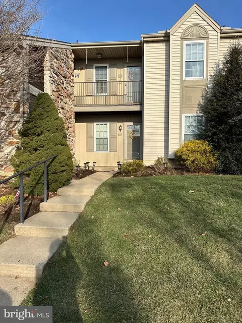 205 Greenview Dr, Lancaster, PA 17601