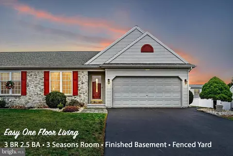 5046 Field View Dr, Mount Joy, PA 17552