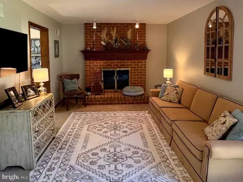 792 Sue Dr, Lititz, PA 17543 photo 4