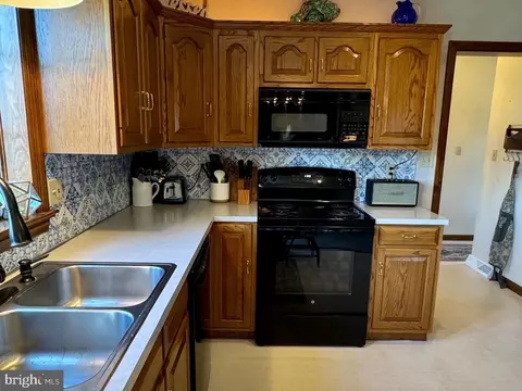 792 Sue Dr, Lititz, PA 17543 photo 8