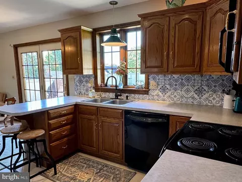 792 Sue Dr, Lititz, PA 17543 photo 9