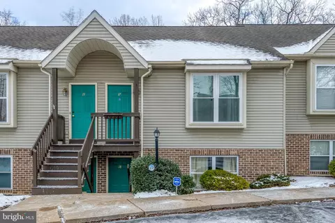 17 Westpointe Dr, Ephrata, PA 17522