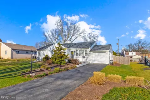 59 Silver Spring Rd, Landisville, PA 17538
