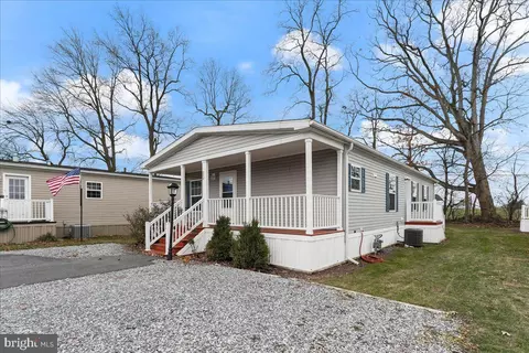 212 Amber Cir, New Holland, PA 17557