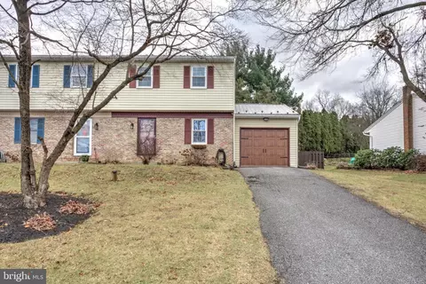 342 Edgehill Dr, Akron, PA 17501