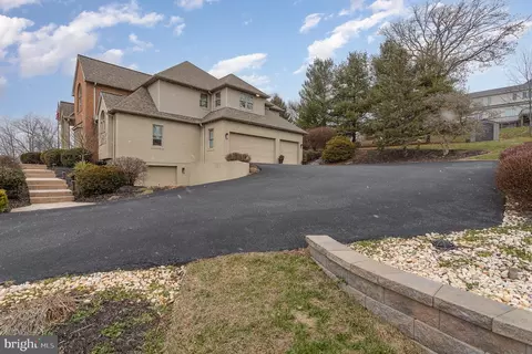 325 E Woods Dr, Lititz, PA 17543 photo 5