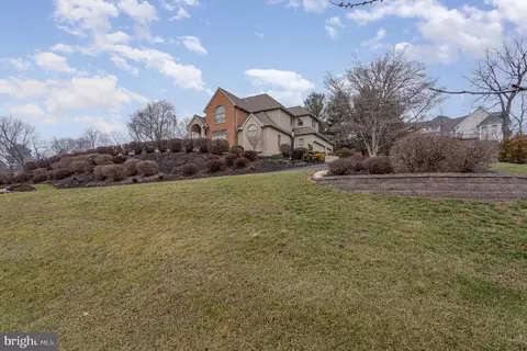 325 E Woods Dr, Lititz, PA 17543 photo 4