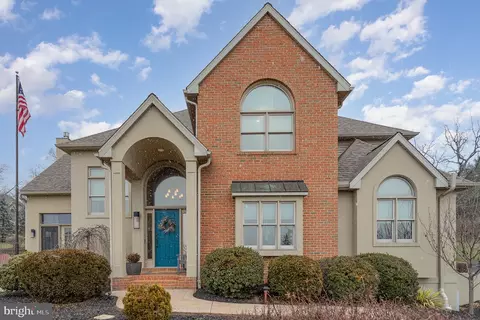 325 E Woods Dr, Lititz, PA 17543 photo 3