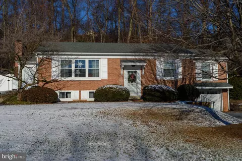220 Bethel Dr, Lancaster, PA 17601
