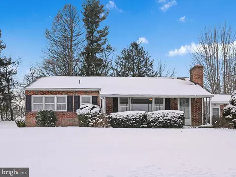 22 E Boehms Rd, Willow Street, PA 17584