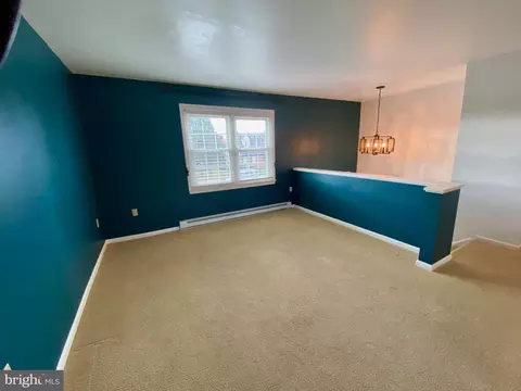 Living - 71 Arrowhead Dr, Lititz, PA 17543 photo 2 of 6
