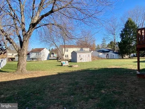 Exterior - 71 Arrowhead Dr, Lititz, PA 17543 photo 3 of 5