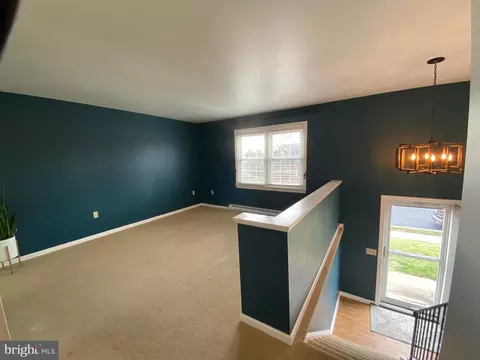 Living - 71 Arrowhead Dr, Lititz, PA 17543 photo 1 of 6