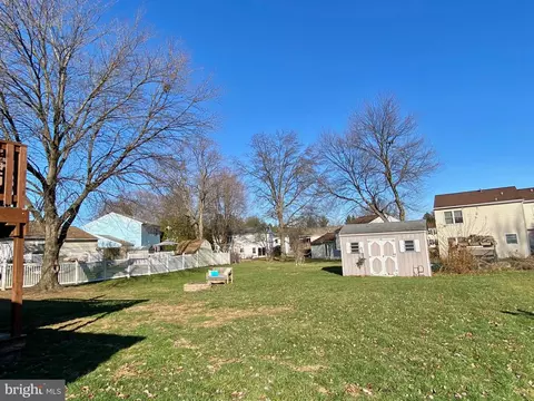 Exterior - 71 Arrowhead Dr, Lititz, PA 17543 photo 4 of 5