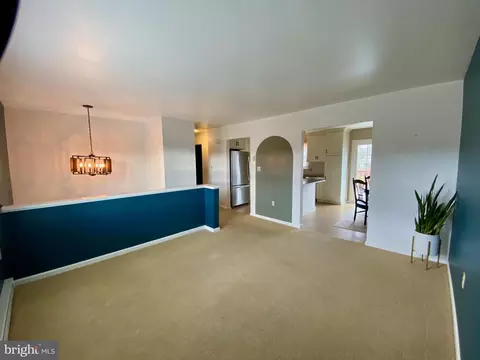 Living - 71 Arrowhead Dr, Lititz, PA 17543 photo 3 of 6