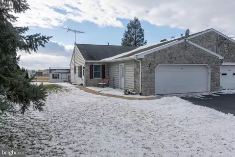 140 E Jackson St, New Holland, PA 17557