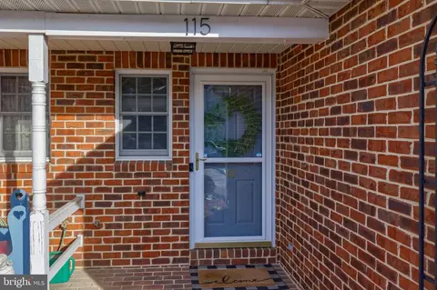 Exterior - 115 Pepperton Ct, Lititz, PA 17543 photo 2 of 5