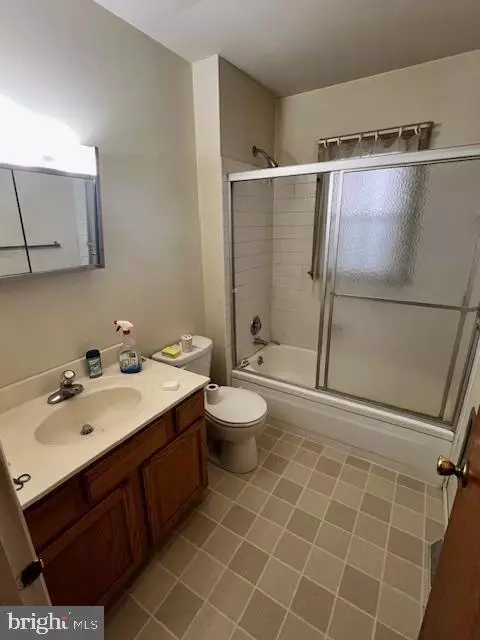 Bath - 216 Cardinal Rd, Lititz, PA 17543 photo 1 of 1