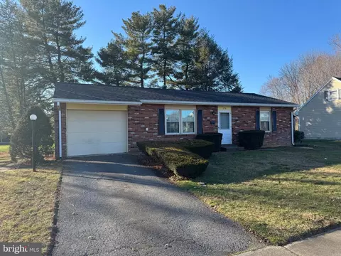 216 Cardinal Rd, Lititz, PA 17543