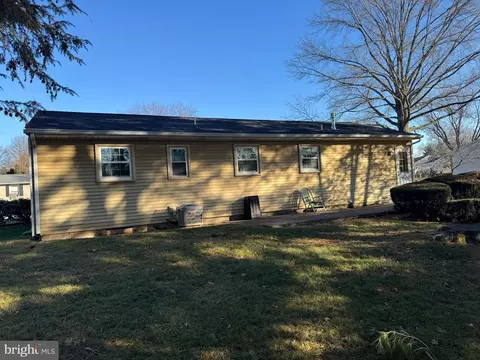Exterior - 216 Cardinal Rd, Lititz, PA 17543 photo 2 of 2