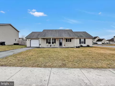 233 Cypress St, Bainbridge, PA 17502