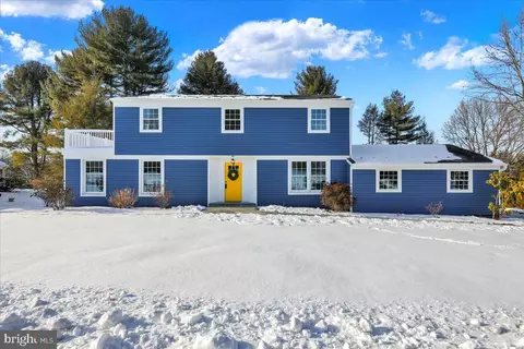 2303 Louxmont Dr, Lancaster, PA 17603