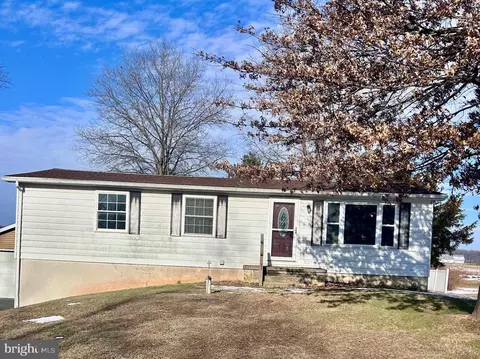 1002 Creek Rd, Manheim, PA 17545