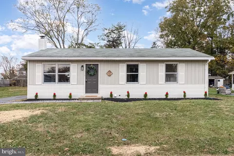 445 Martin Ave, Mount Joy, PA 17552