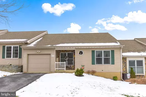 33 Knollwood Rd, Millersville, PA 17551