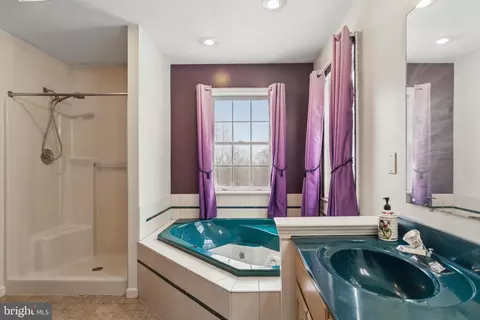 Bath - 295 Dead End Rd, Lititz, PA 17543 photo 1 of 3