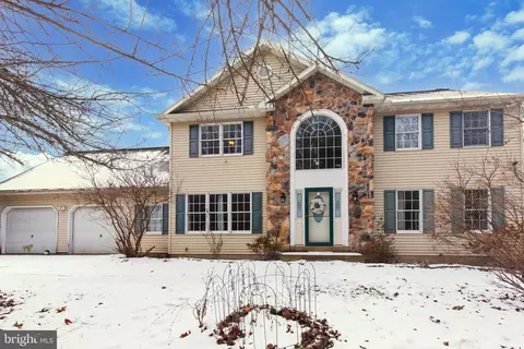 295 Dead End Rd, Lititz, PA 17543